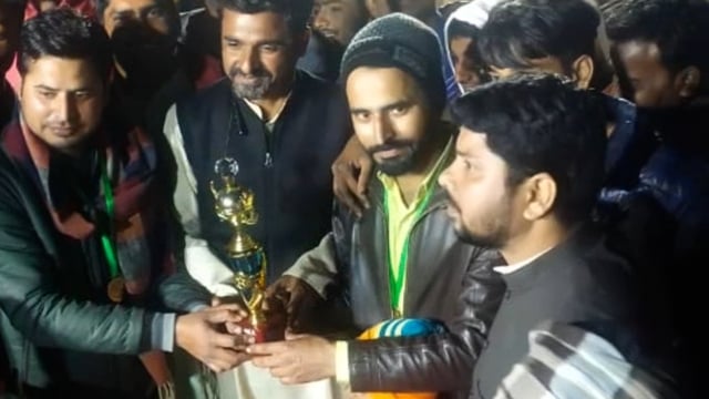 मिल्लत कॉलनी में नाईट बैडमिंटन मैच का आयोजन