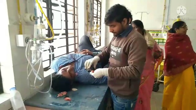 अनियंत्रित होकर बाइक सड़क पर पलटी, एक घायल सदर अस्पताल में किया जा रहा इलाज।
#abcd 