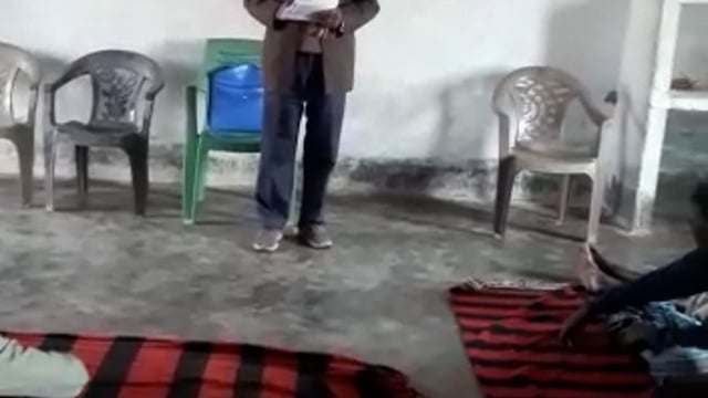 एक जागरूकता अभियान में क्या कर रहे हैं लोग जरा देखिए