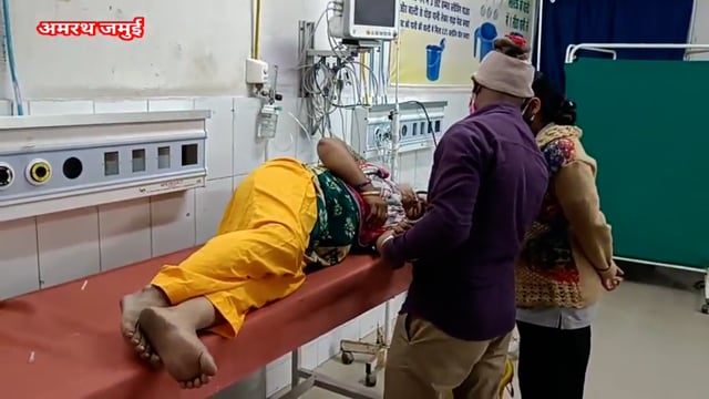 जमुई के अमरथ गांव में दो लोग शराब पीके आपस में कर रहे थे झगड़ा वही समझाने गई एक महिला ने शराब पिए युवक ने महिला को पीटा।