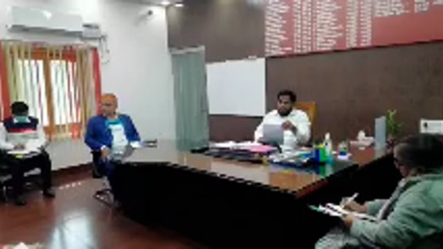 जिला पदाधिकारी यशपाल मीणा ने की कार्यालय प्रकोष्ठ में नीति आयोग द्वारा संचालित विभिन्न योजनाओं की समीक्षा