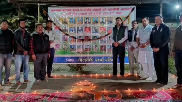 किरन्दुल में नीलगिरी पार्क सोसाइटी द्वारा पुलवामा में शहीद जवानों को दी गई श्रद्धांजलि