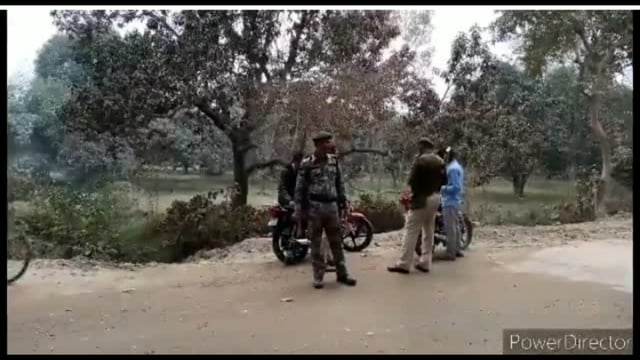 संध्या गस्ति पर निकली स्थानीय थाने की पुलीस ने  नेपाल से तस्करी कर ला रहे शराब के साथ चार पहिया वाहन को जब्त किया