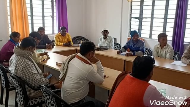 मेसकौर प्रखंड कार्यालय में BDO ने जीवकोपार्जन योजना के किर्यान्वयन हेतु कार्यरत कर्मियों केसाथ किया समीक्षात्मक बैठक