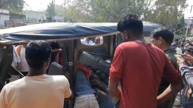 बारुण कंकेर रोड में बाइक सवार तीन युवकों को डम्फर ने कुचला,हुई दर्दनाक मौत, परिजनों का रो रो कर हुआ बुरा हाल