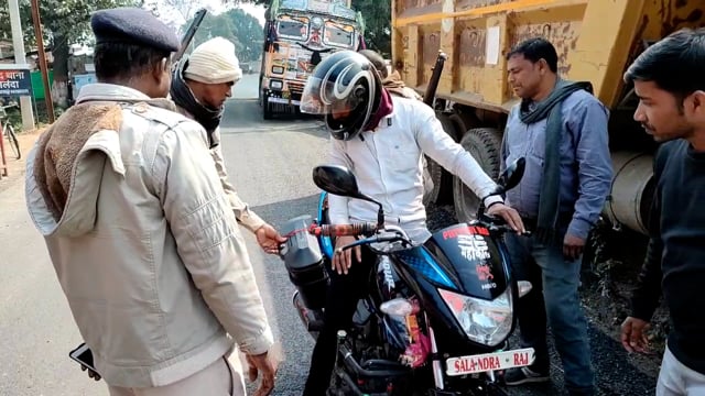 बिंद थाना पुलिस ने चलाया वाहन चेकिंग अभियान, दो  बाइक चालकों से वसुला ₹ 1-1 हजार का जुर्माना