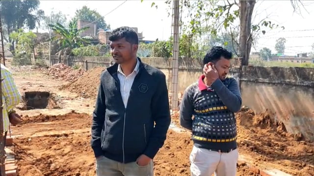 आवासीय कर्मचारी भवन निर्माण के लिए लाकर रखा गया था थर्ड ग्रेड ईंट, जेई ने की जांच