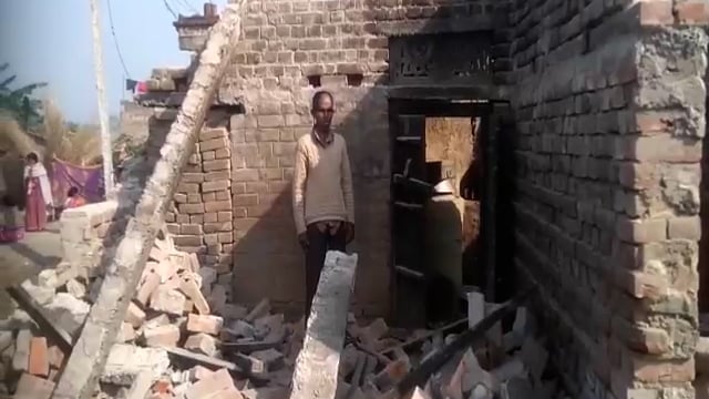 नदवर में पीएम आवास योजना से बना मकान महज 8 साल में भरभरा कर गिरी,बाल बाल बचा परिवार