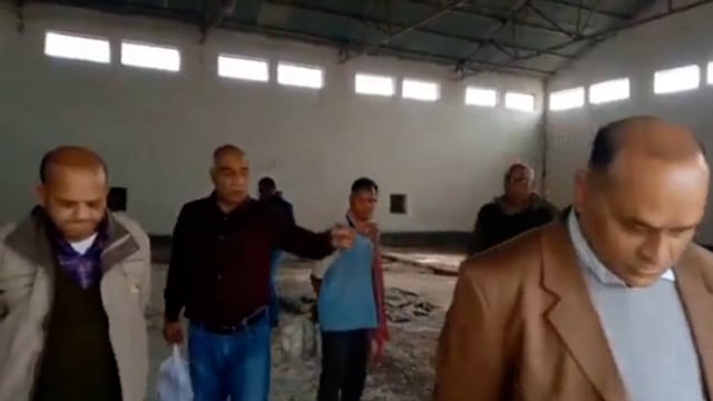 स्टेट फूड की तकनीकी टीम ने लिया गोदाम का जायजा।