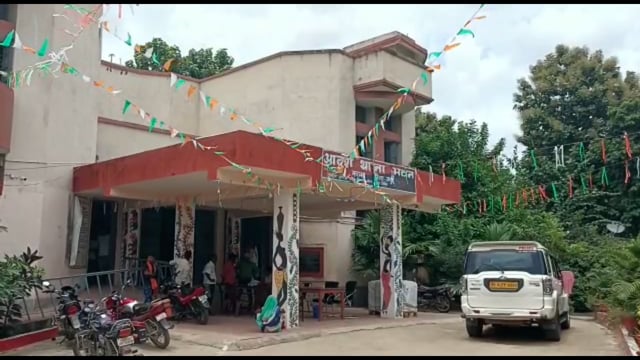 नगर क्षेत्र स्थित पुरानी बाजार मे शादी समारोह मे बने पंडाल मे आग लगा दिये जाने का मामला थाना मे किया गया दर्ज ।