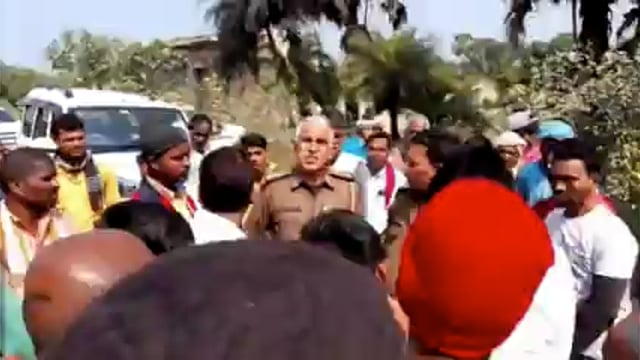 अनियंत्रित हाईवा ने पति-पत्नी को रौंदा,पटना रेफर।