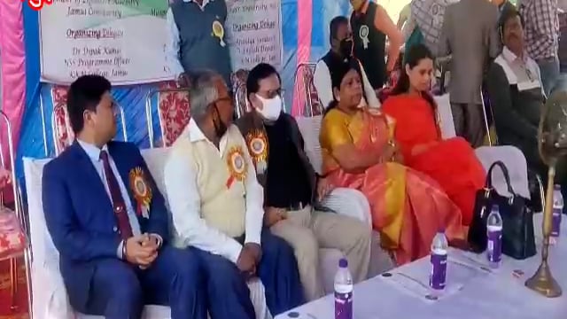 जमूई के केके एम कॉलेज परिसर में राष्ट्रीय सेवा योजना के तहत सात दिवसीय कैंप लगाया गया।