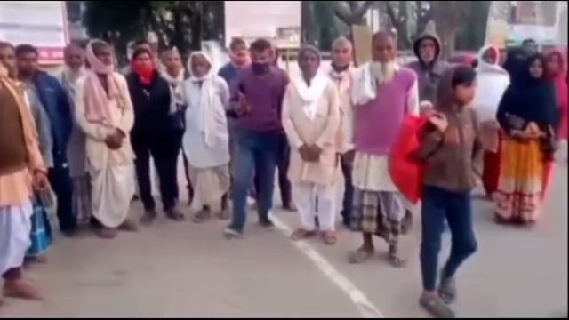 सोनबरसा प्रखंड के भालुआहा में सैकड़ों गरीब लाभुकों के नाम पीएम आवास योजना से मुखिया ने हटाया