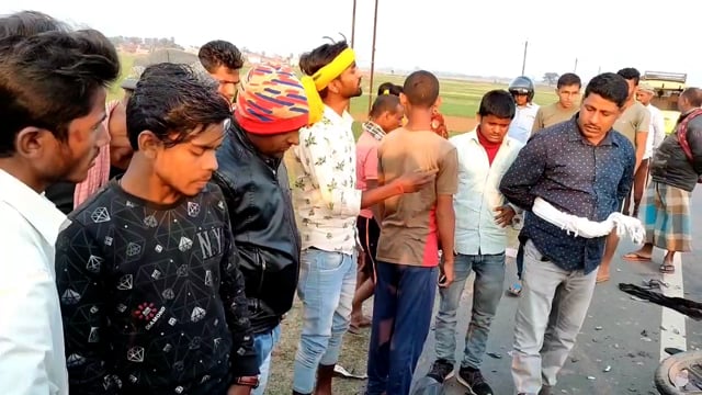 लालू बीघा मोड़ के पास दो मोटरसाइकिल की आमने-सामने टक्कर में एक कि मौत व दो घायल