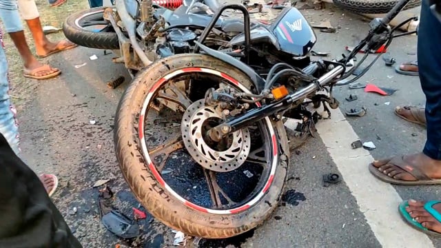 दो बाइकों की आमने-सामने टक्कर में मृतकों की संख्या बढ़कर हुई दो