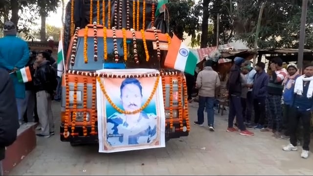 बीएसएफ के शहीद  महेशचन्द्र सिंह की हसपुरा में निकाली गई शवयात्रा,भारत माता के जयघोष से गुंजा इलाका