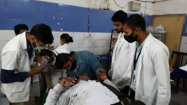 नगर थाना क्षेत्र के रामाबाँध के समीप अनियंत्रित हुई बाइक से गिरकर पिता-पुत्री घायल, सदर अस्पताल में हुआ इलाज