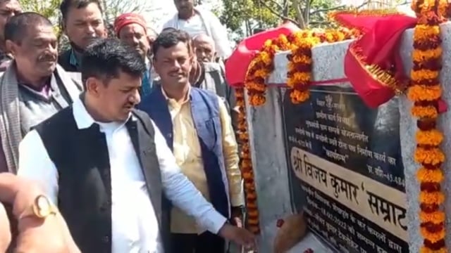 विधायक के द्वारा किया गया कई ग्रामीण सड़कों का शिलान्यास।