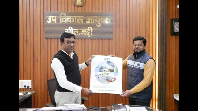 उप विकास आयुक्त को डायरी सौपी गई।