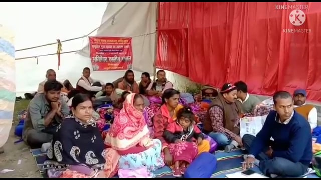 जल छाजन जिला कार्यालय मलयपुर में जिला कृषि पदाधिकारी ने हड़ताल कर रहे सचिव संघ का जूस पिलाकर हड़ताल को कराया समाप्त।