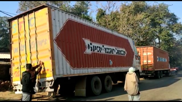 सिरदला पुलिस ने पशु से लदे दो कन्टेनर ट्रक वाहन को किया जब्त