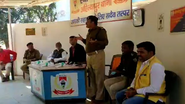 अहिल्यापुर थाना परिसर में क्षेत्र में शांति बहाल को लेकर विशेष शांति समिति की हुई बैठक