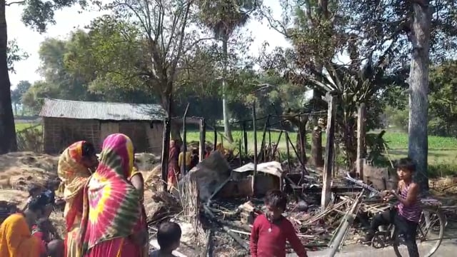 हसनगंज घर में आग लगने से नगदी रकम सहित कई कीमती सामान जलकर राख