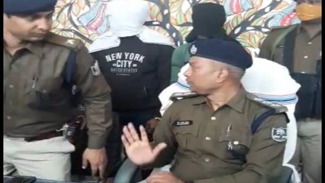 बसंत बहार के होटल के मालिक से हथियार के बल से मोटरसाइकि,एक सोने का चेन, एक सोने का अंगूठी,तथा 50 हजार की नगद की छिनतयी।