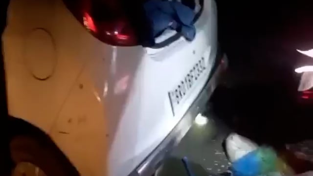 जमुई के गिधौर मैं कार चालक अनियंत्रण होकर पेड़ से टकराये कार चालक की मौत 4 घायल।