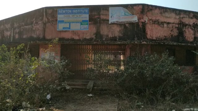 दो दशकों से हसपुरा का पर्यटन भवन खंडहर में तब्दील,ग्रामीणों ने निर्माण की मांग उठाई 