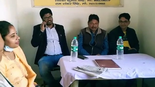 शिवाजीनगर में स्थित पब्लिक लाइब्रेरी पर छात्र छात्राओं को दी गई आवश्यक जानकारी 