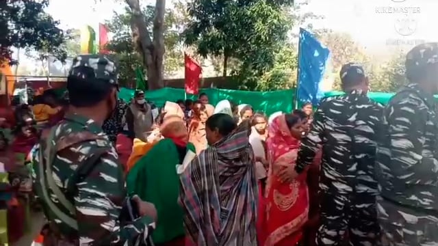 बरहट के वन विभाग कार्यालय परिषद में सीआरपीएफ द्वारा सिविक एक्शन प्रोग्राम का आयोजन किया गया