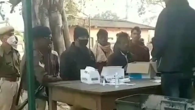 डुमरा पीएचसी में 75 लोगों की जांच।