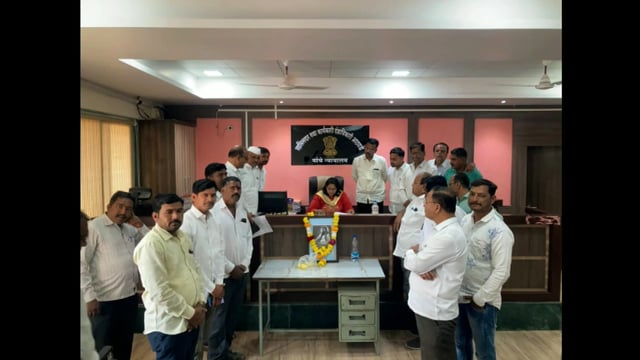 ओबीसींचे आरक्षण अबाधित राहावे यासाठी दिघंची येथील नागरिकांचे तहसीलदार यांना निवेदन