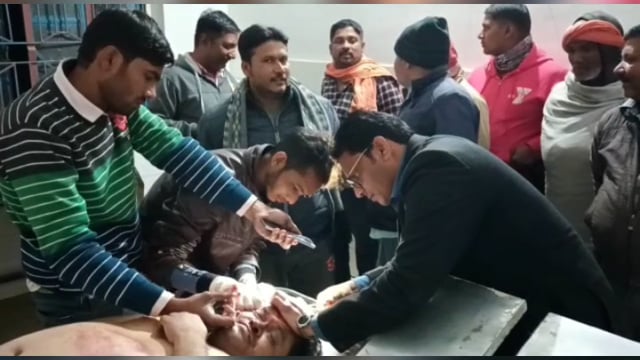 सड़क दुर्घटना में गावां शराब दुकान मालिक दुकान की मौत, 4 जख्मी