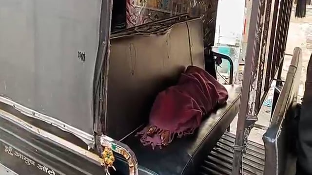 धान लदे ट्रैक्टर चालक ने 2 वर्ष बच्चे को रोंद दिया बच्चे की हुई मौत पोस्टमार्टम के लिए लाया गया सदर अस्पताल जमुई।