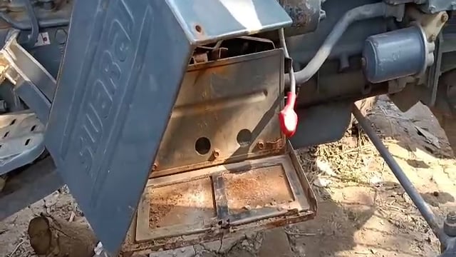 हिलसा शहर के पटेल नगर में चोरों ने मचाया उत्पात,खड़ी दो ट्रैक्टर का बैट्री चोरी