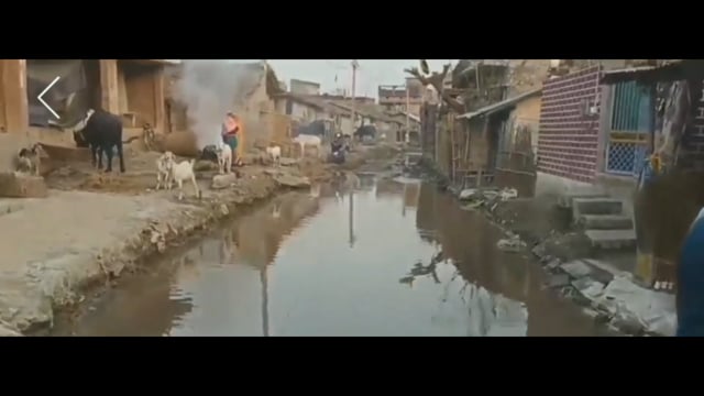 नाला नही होने के कारण सड़क पर जल जमाव के कारण पैदल यात्रा करना हुआ मुहाल