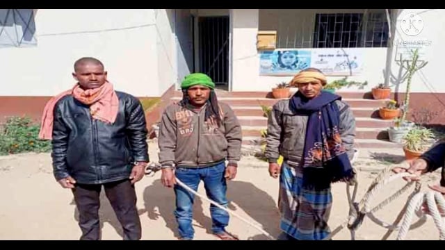 नारदीगंज पुलिस ने शराब मामले में फरार तीन वारंटी को किया गिरफ्तार