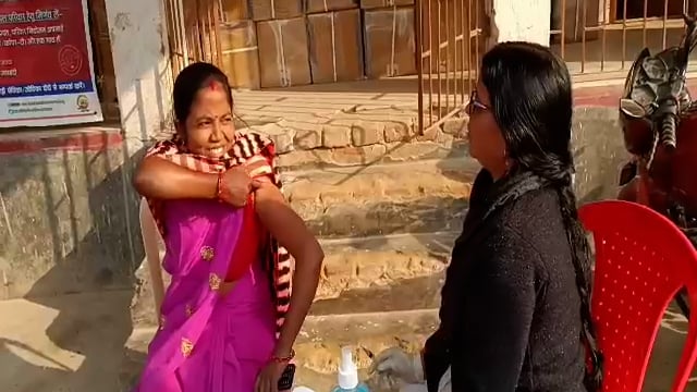 हिलसा पीएचसी में 140 लोगो को लगाया गया कोरोना वैक्सीन