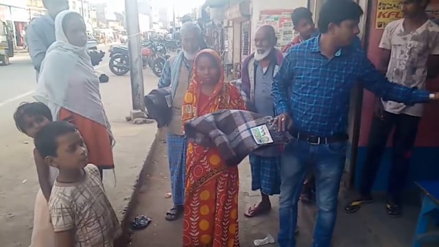 लोजपा जिला अध्यक्ष द्वारा किया गया कंबल का वितरण l