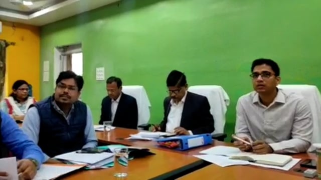 कोविड-19 टीकाकरण एवं टेलीमेडिसिन के लिए की बैठक कर अधिकारियों को डीएम ने दिया निर्देश