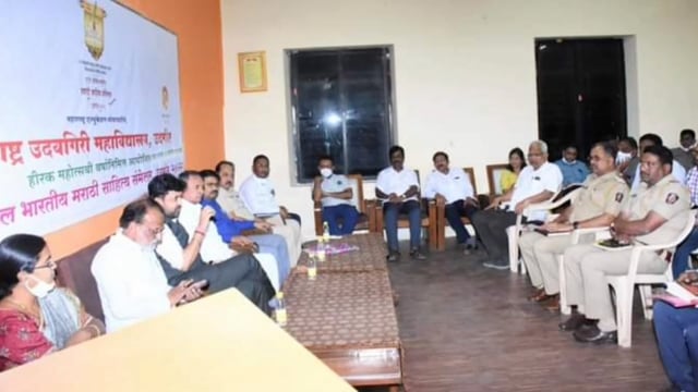 राज्यमंत्री बनसोडे यांनी घेतली सर्व अधिकाऱ्यांची आढावा बैठक