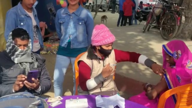 जीरादेई में सोमवार को कुल 314 लोगों को दी गई कोरोना का टीका