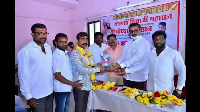 बळीराम चव्हाण यांन योद्धा फाउंडेशनचा उत्कृष्ट आंबा उत्पादक शेतकरी म्हणून पुरस्कार