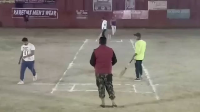 शहर के मदरसा इस्लामिया में शॉर्ट बॉल नाइट क्रिकेट टूर्नामेंट का हुआ आयोजन