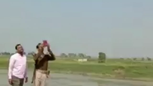 शराब के अड्डे का पता करने के दौरान पेड़ से टकराया ड्रोन, क्षतिग्रस्त ड्रोन को रिपेयर कराने के लिए पटना भेजने की तैयारी।