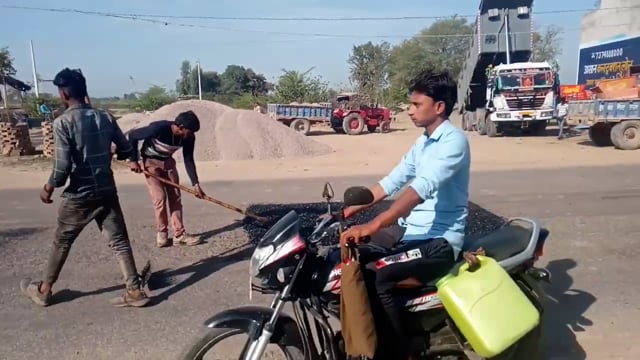 मांगरोल पैच वर्क का कार्य शुरू मांगरोल बारा रोड सड़क मार्ग पर पैच वर्क का कार्य शुरू हो गया है पूर्ण कार्य होने पर मिलेग