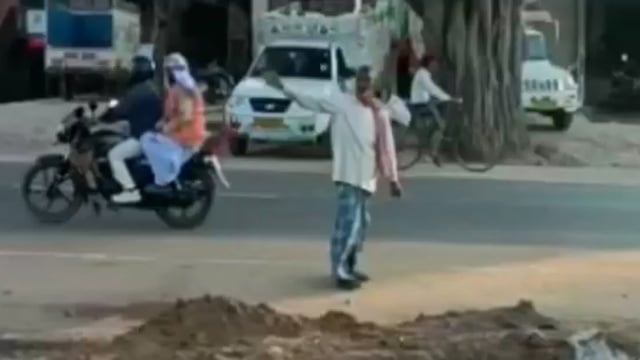 शराब के नशे में हंगामा कर रहे व्यक्ति को पुलिस ने किया गिरफ्तार