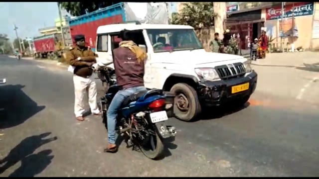 बिंद थाना के समीप सघन वाहन जांच अभियान चलाकर वसूले गए जुर्माना